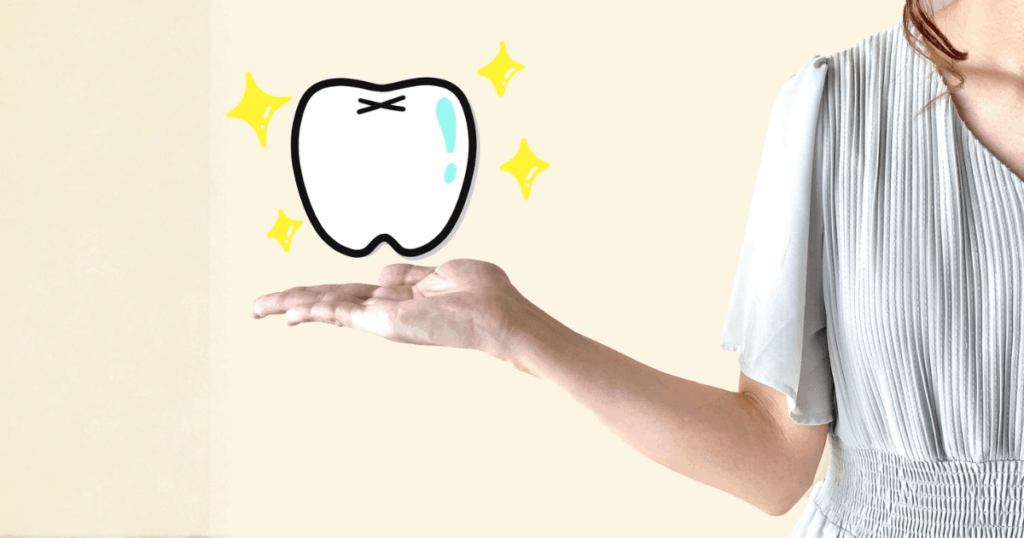 手の上にイラストの歯が浮かんでいる写真。歯の健康やケアのまとめをイメージした画像。