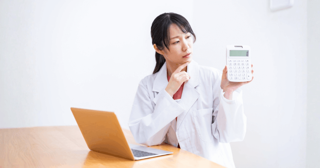 審美歯科の費用や保険適用を確認するイメージ