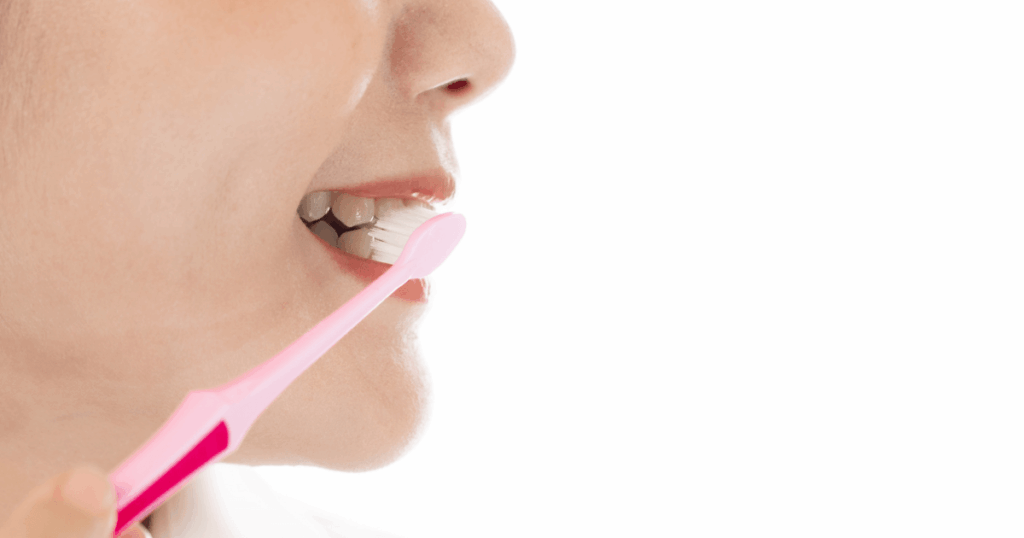 歯周病の原因となる生活習慣やリスクを解説するイメージ