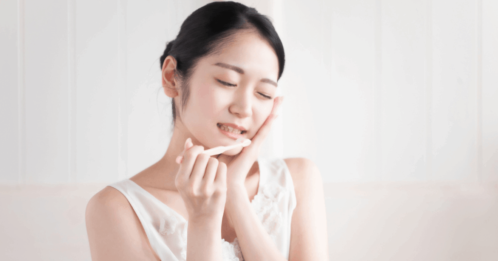 歯周病の初期症状やセルフチェックのポイントを解説するイメージ