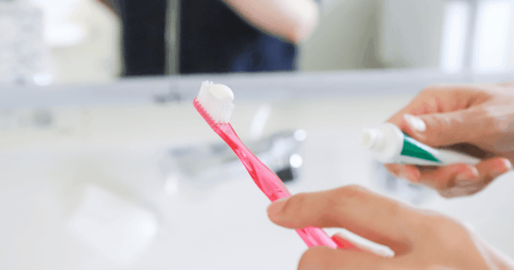 歯周病予防のための正しいケアと歯科受診の重要性をまとめたイメージ