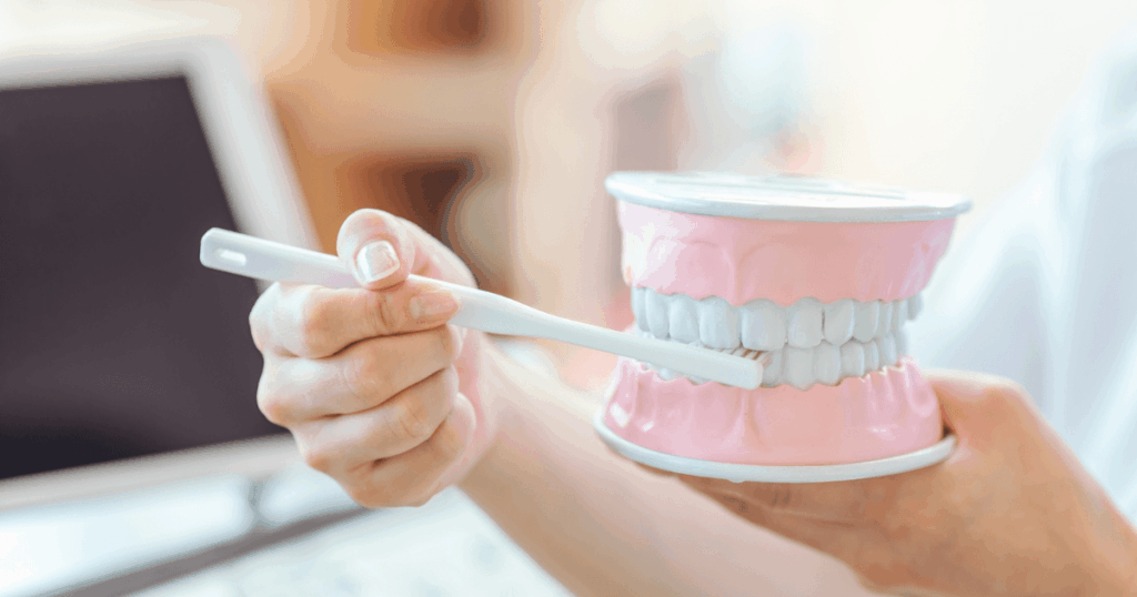 歯周病の予防とセルフケア方法を解説するイメージ