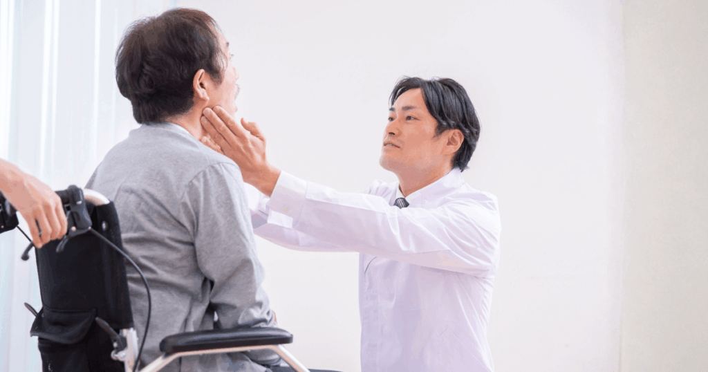 障害者歯科で患者の状態に配慮しながら診療を行う様子