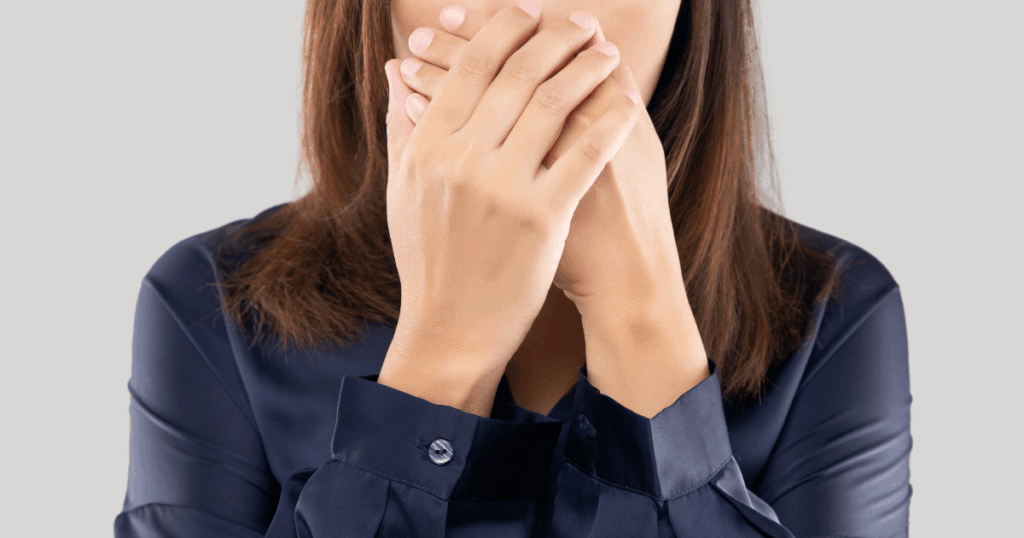 恥ずかしいと思っている女性